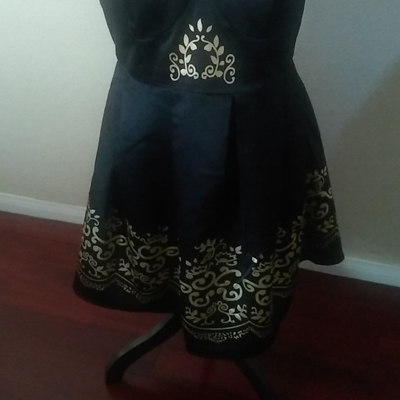 Ally black and gold dress - Picture 3 of 7